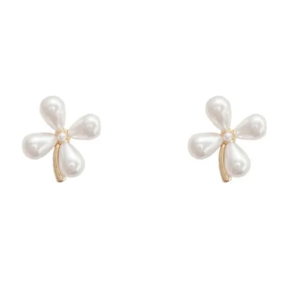 NEW Floral Pearl & Gold Plated Studs Earrings Elegant Classy Old Money